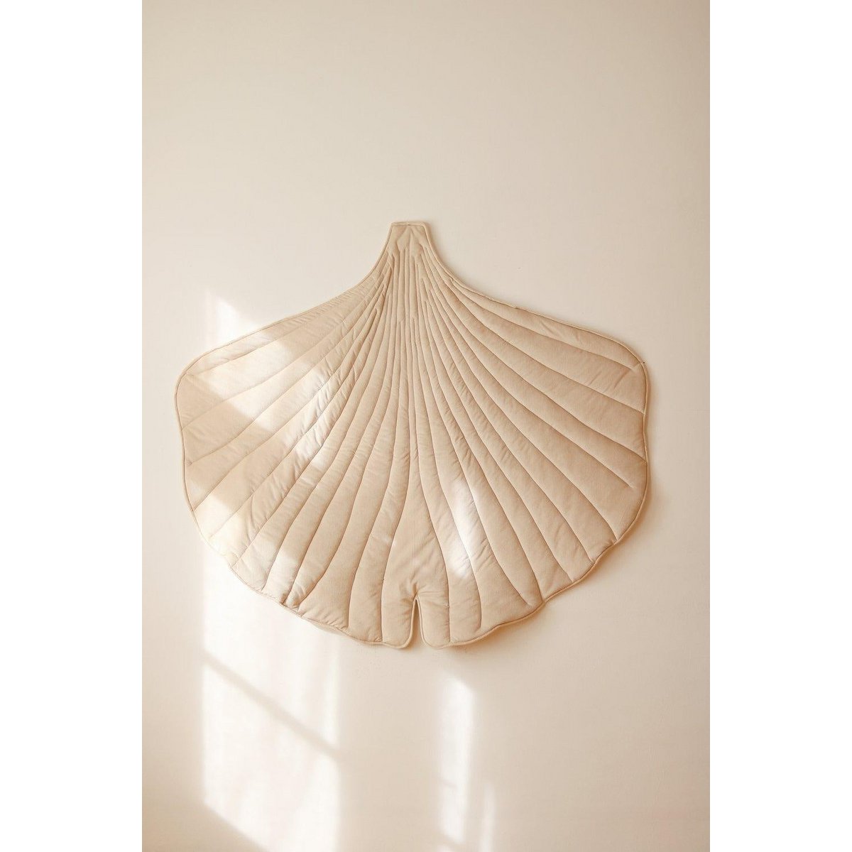 Creme Ginkgo-Blatt-Matte aus Samt