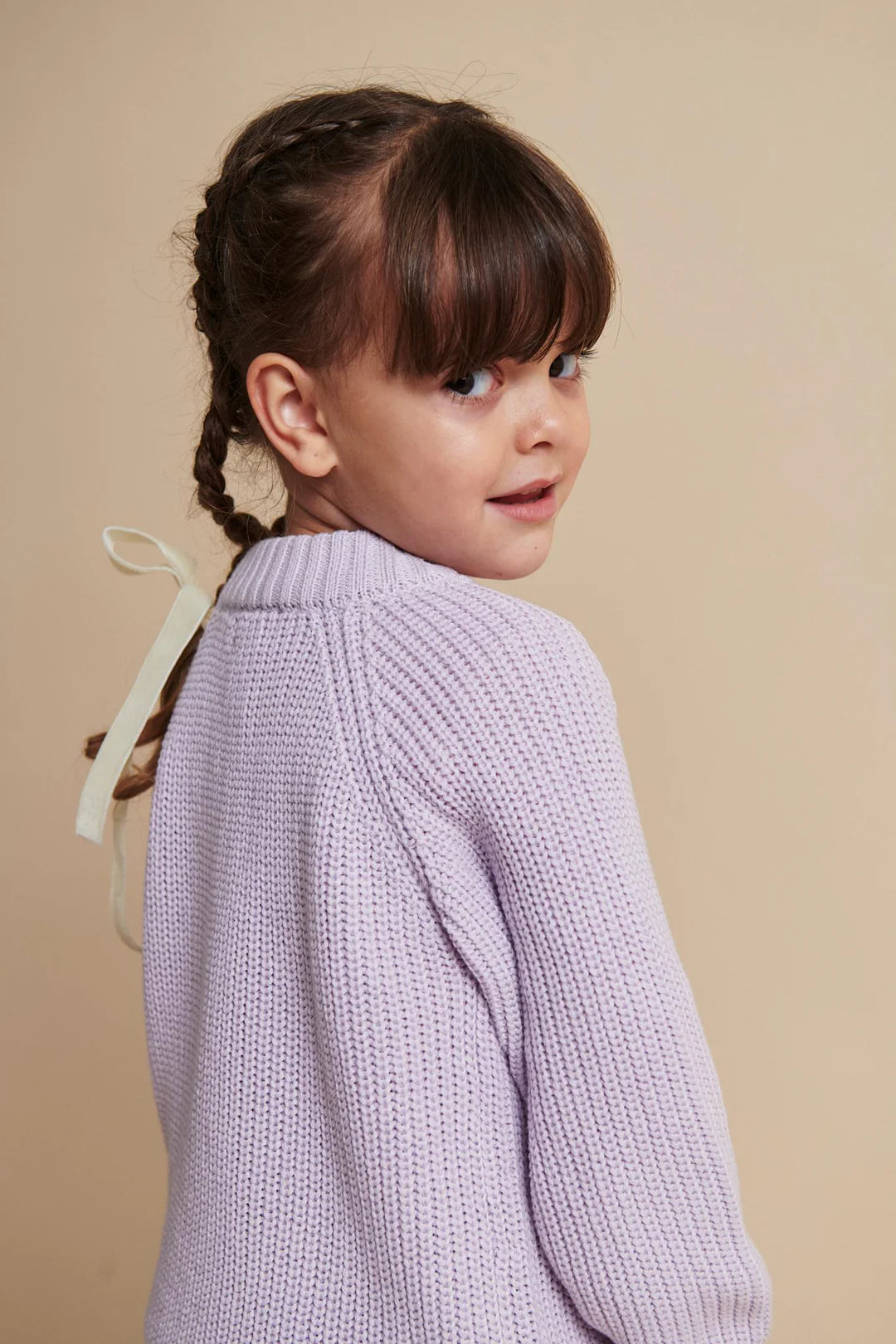 Klassische Gestrickter Pullover Flieder