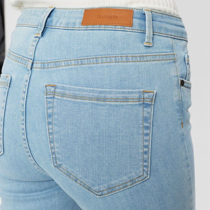 NUSIDNEY CROPPED JEANS - Light Blue Denim